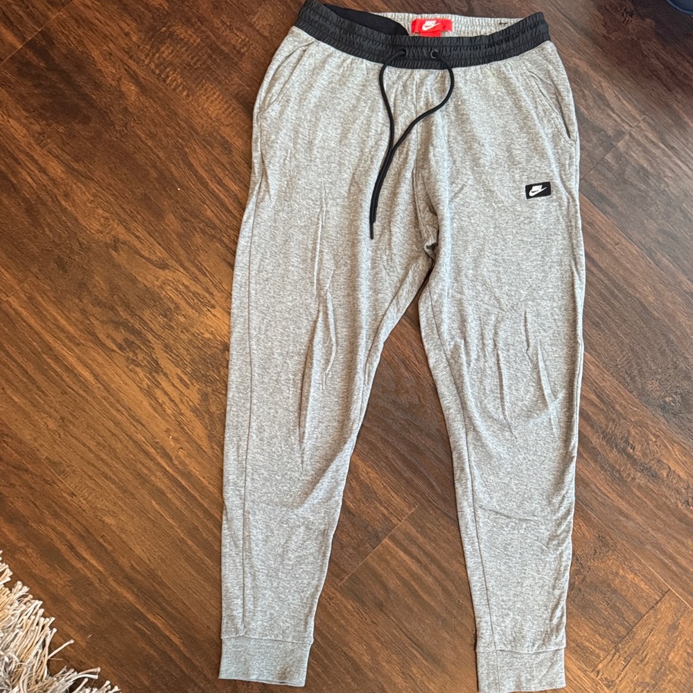 Nike Men's Heather Gray Joggers with Black Waistband